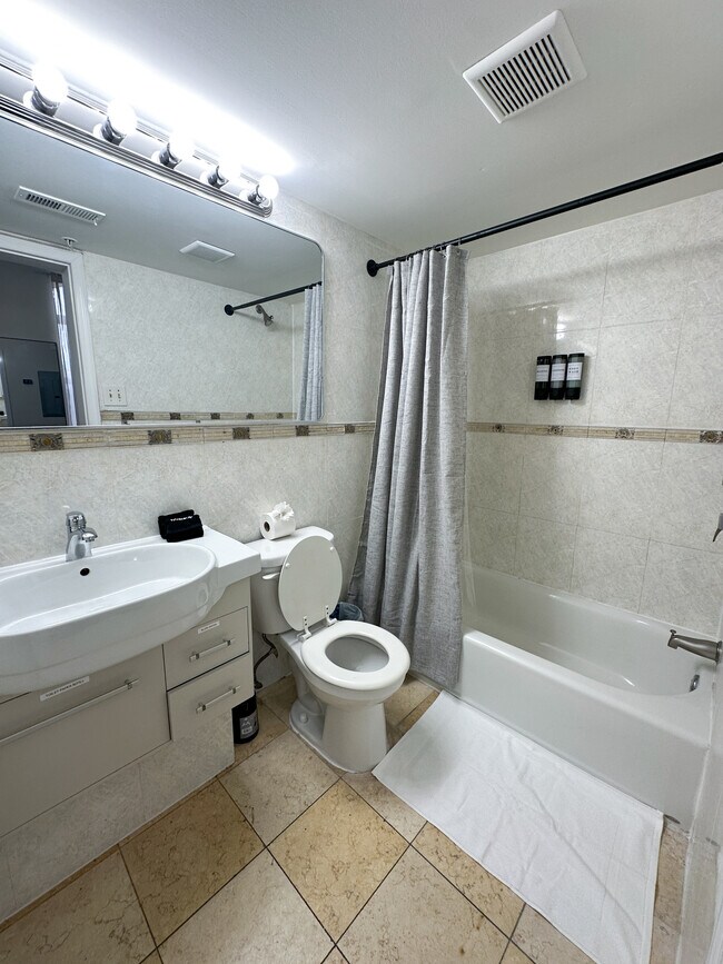 Building Photo - 207 N 11th St