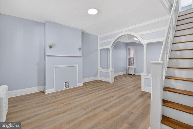 Building Photo - 136 Farson St