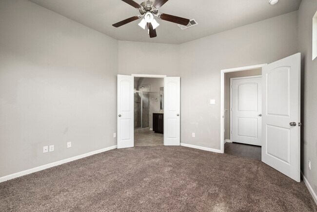 Building Photo - 2131 Naples Wy