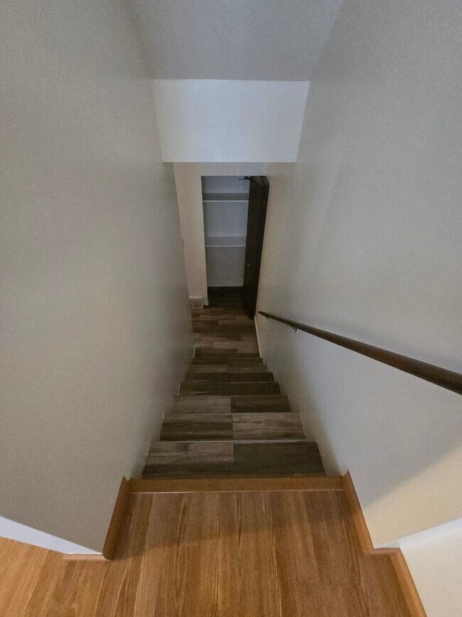 Building Photo - 9096 N Park Plaza Ct