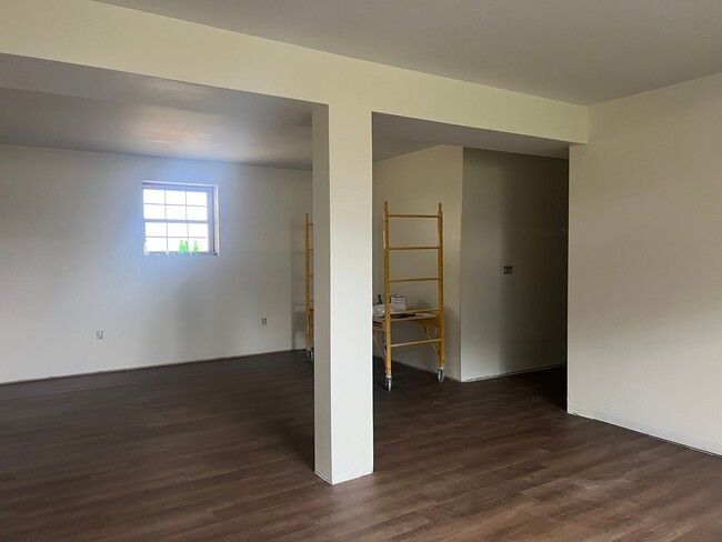 Building Photo - 3 bedroom / 2 bath + den located in Jonesb...