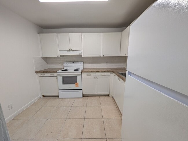 Building Photo - 3600 Riverside Dr