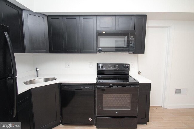 Building Photo - 1917-21 E Letterly St