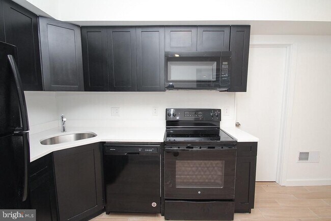 Building Photo - 1918 E Cumberland St