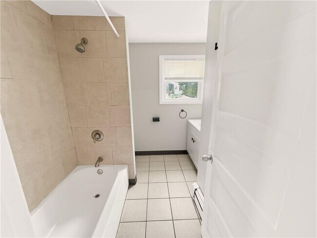 Building Photo - 362 Weeden St