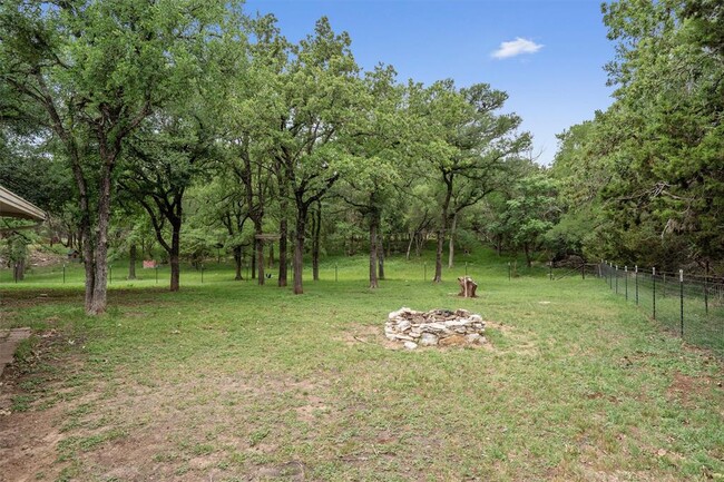 Building Photo - 203 Serenada Dr