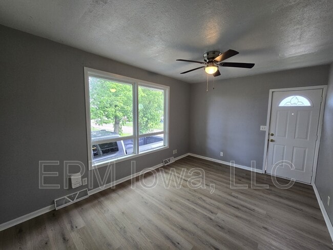 Building Photo - 512 Maynard Ave
