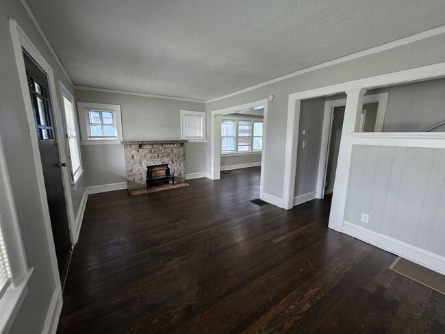 Building Photo - Spacious 4 Bedroom Home with Classic Charm