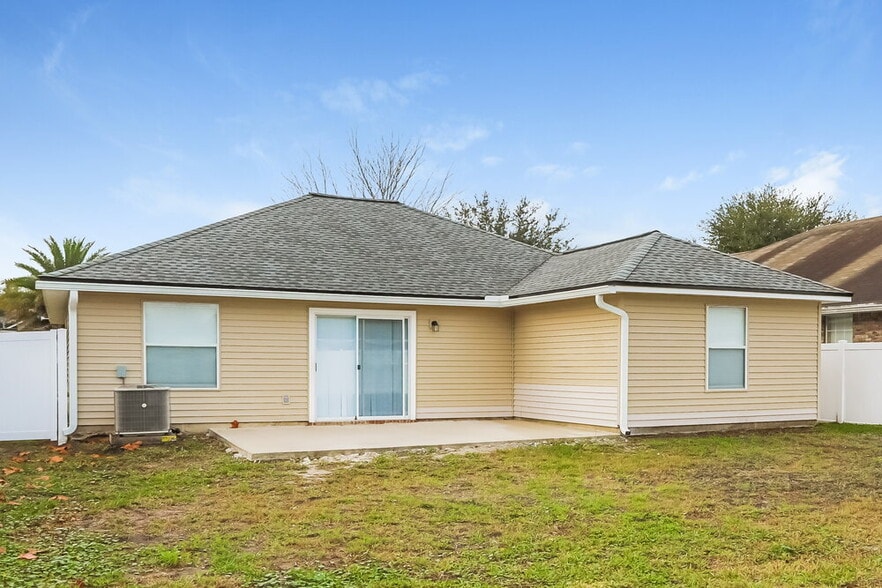 Building Photo - 2704 Creekfront Dr