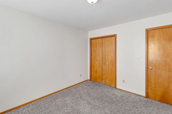 Building Photo - Charming 2-bedroom, 2-bathroom townhome with a 1-car garage