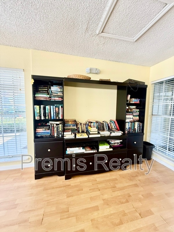 Building Photo - 2500 Winding Creek Blvd