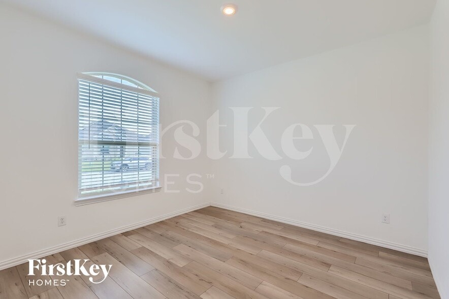 Building Photo - 212 Wyndemere Ln