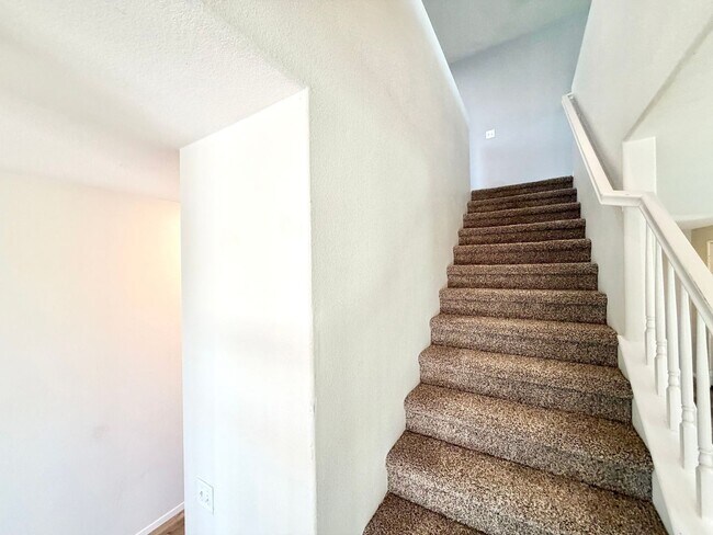 Building Photo - Spacious 5 Bedroom Redhawk Home with LARGE Loft & Backyard in Prime Location