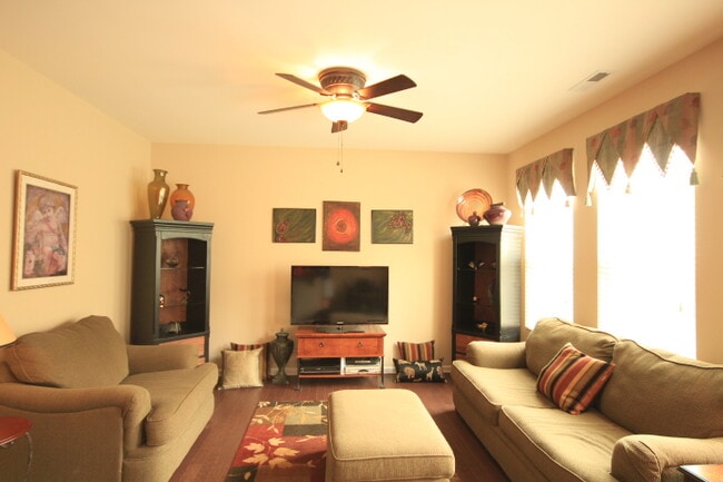 Building Photo - 4410 Hillsgrove Rd