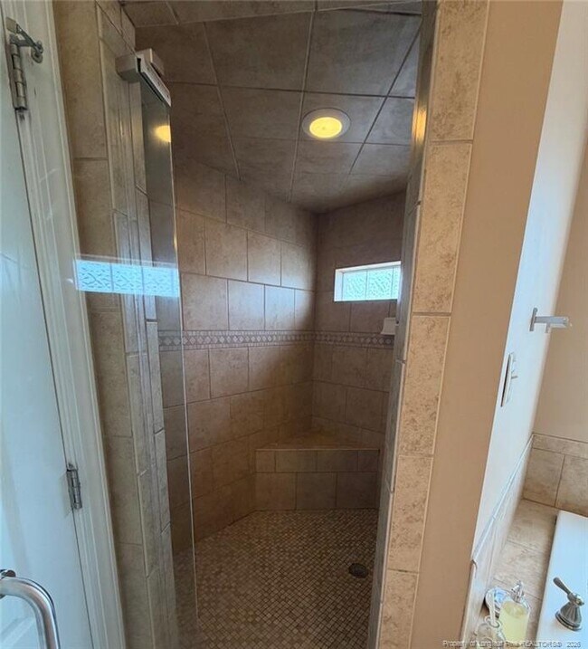 Building Photo - 115 Dairy Ct