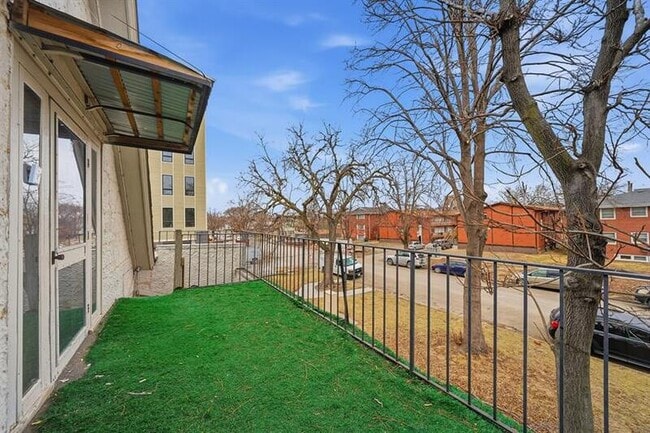 Building Photo - 1345 E St