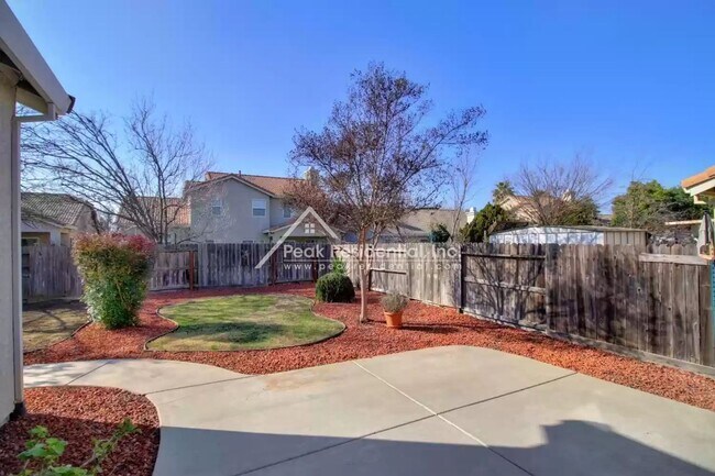 Building Photo - Wonderful 3bd/2ba Elk Grove Home with 2 Car Garage