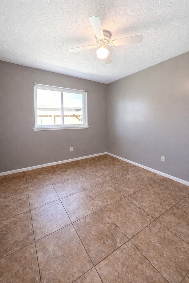 Building Photo - 6603 Readsland Ln