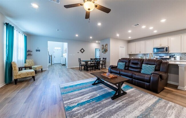 Building Photo - 2440 Berryville Ln