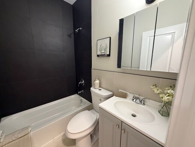 Building Photo - 31 Beech St