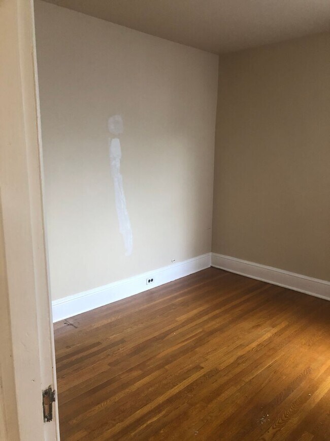 Building Photo - Fabulous 3 bedroom within walking distance to  the Brandywine zoo!