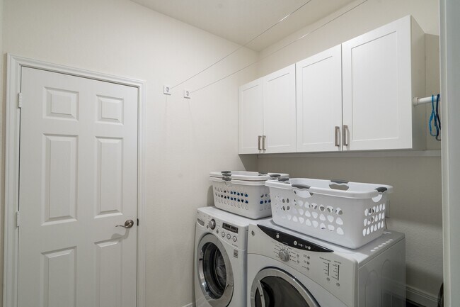 Building Photo - 7702 Royal Oasis Ln