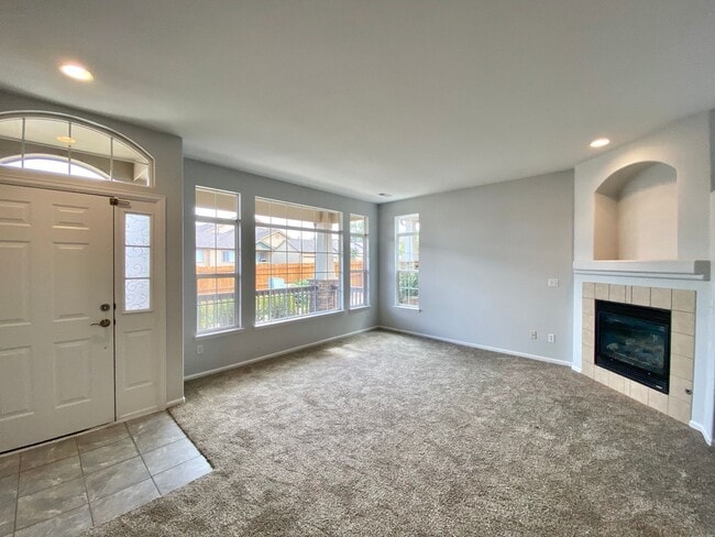 Building Photo - Fantastic Highlands Ranch Townhome - 3bed, 2.5 bath - End Unit