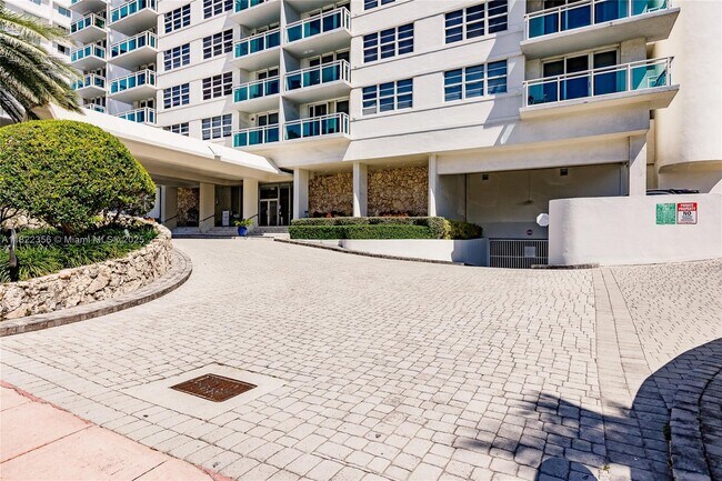 Building Photo - 6917 Collins Ave