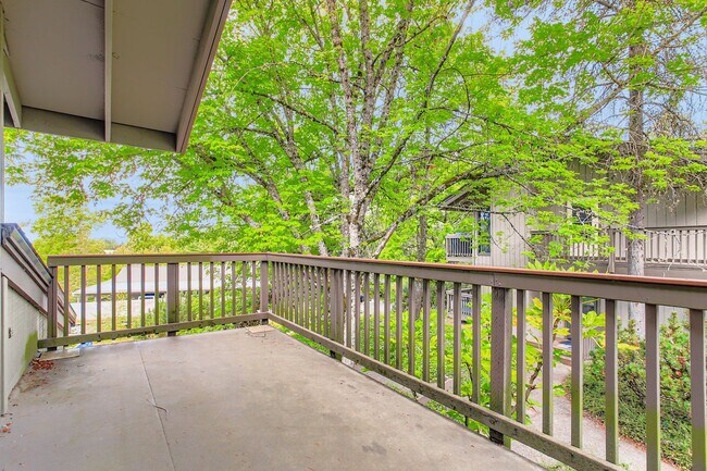 Building Photo - Nicely updated 1 bed 1 bath condo for rent in Sylvan Heights