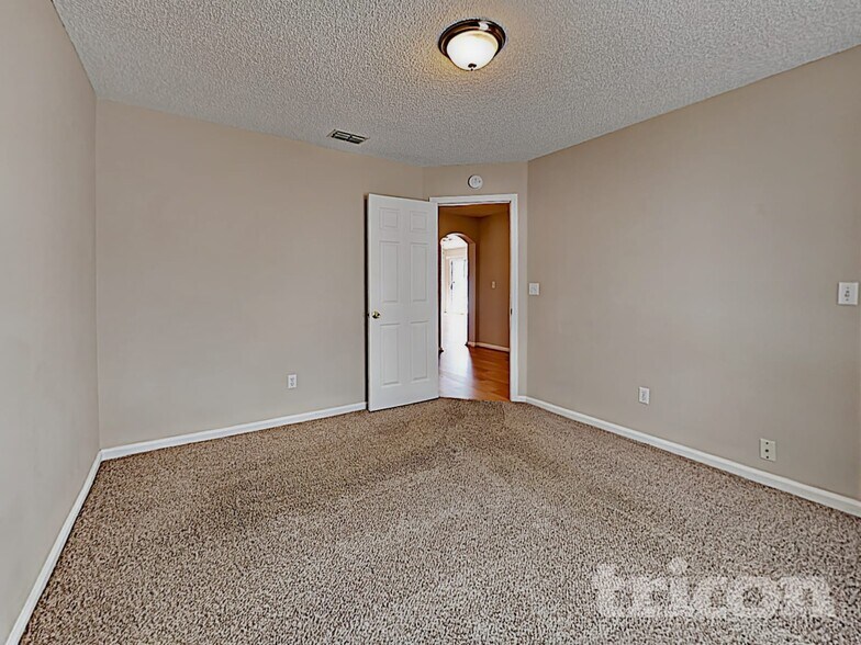 Building Photo - 4303 Hanging Moss Dr