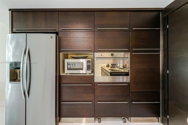 Building Photo - 6000 Collins Ave