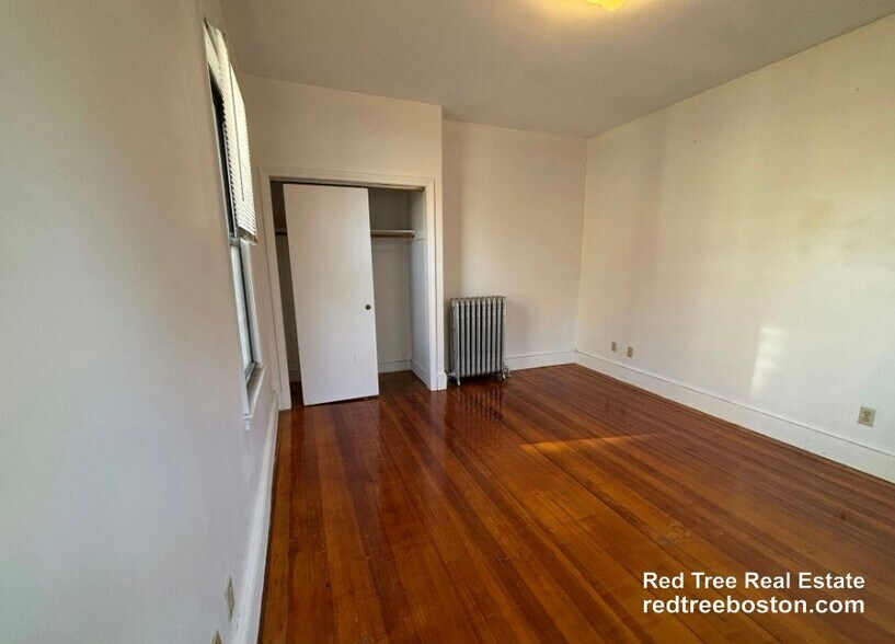 Building Photo - 163 Strathmore Rd