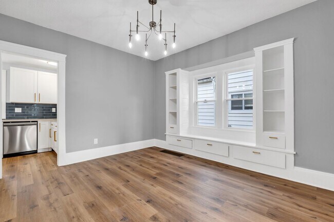 Building Photo - Fully renovated house located on Cleveland...
