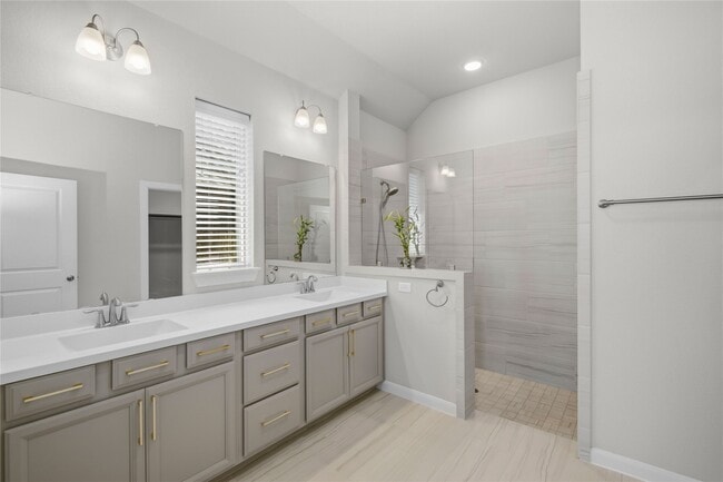 Building Photo - 2815 Torrey Pines Dr