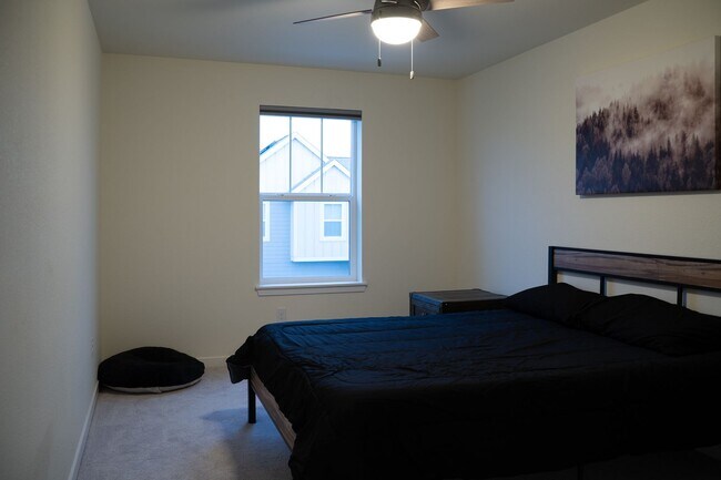 Building Photo - For Rent | $3,200/Month | 3 Bed | 3 Bath |...