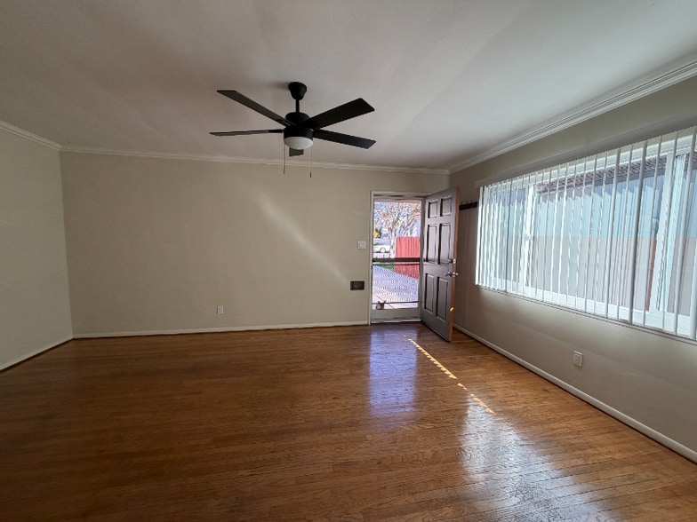 Building Photo - 128 W Rosslynn Ave