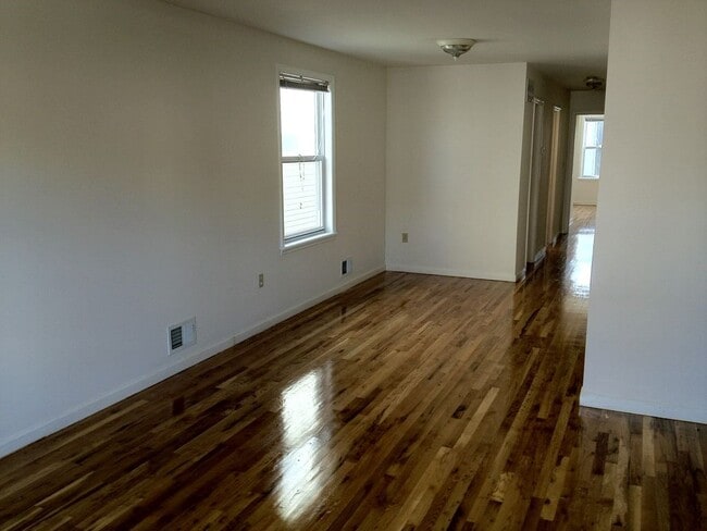 Building Photo - 333 New York Ave