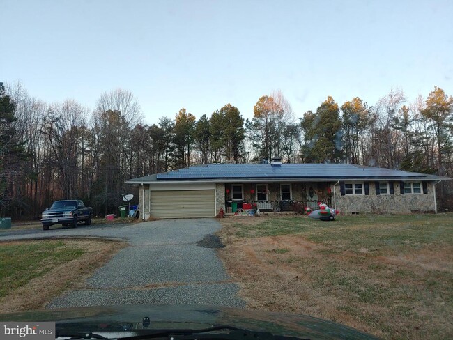 Building Photo - 8519 Roundhill Rd