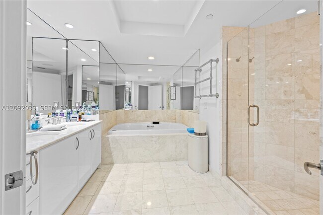 Building Photo - 1331 Brickell Bay Dr