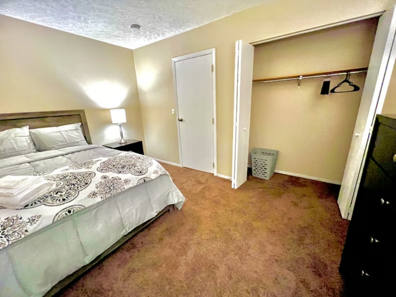 Bedroom 2 - 4311 Frontenac Dr