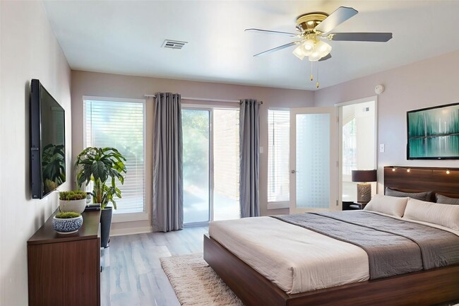 Building Photo - 707 Center Hill Dr