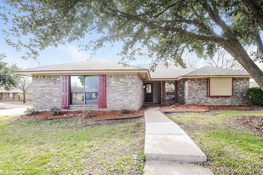 Primary Photo - 2609 S Meadow Dr