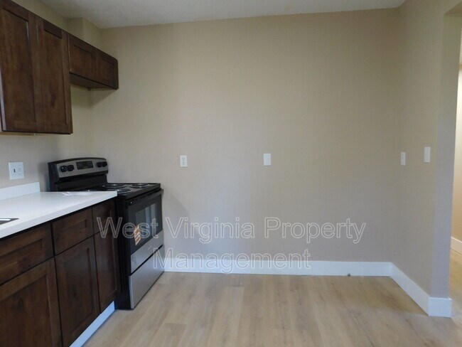 Building Photo - 98 Goodman Dr