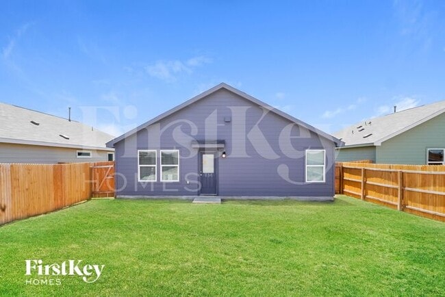 Building Photo - 10703 Vinateros Dr