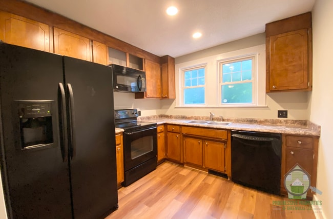 Building Photo - 1523 Hampton Ave