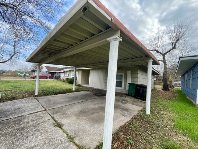 Building Photo - 6144 Doulton Dr