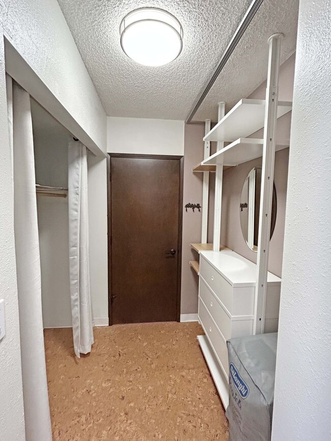 Building Photo - Capitol Lake Towers Condo (#201)