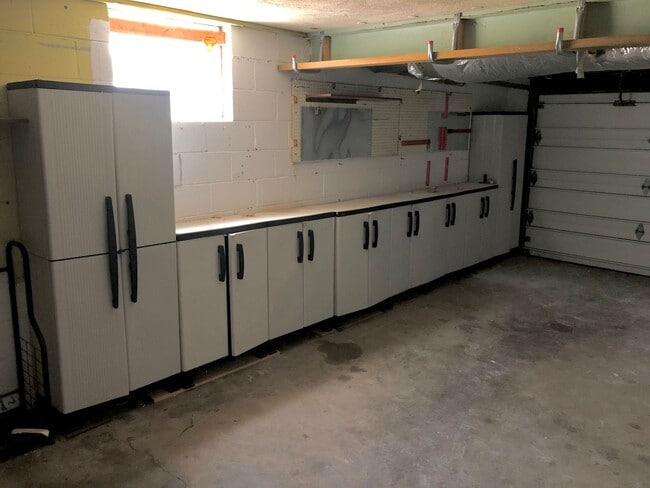 Building Photo - Perfectly Located 3 Bedroom W/ 2 Full Bathroom Home In Heart of North Allegheny School District