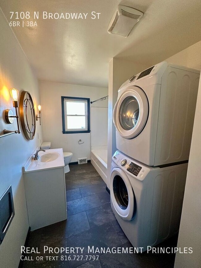 Building Photo - 7108 N Broadway