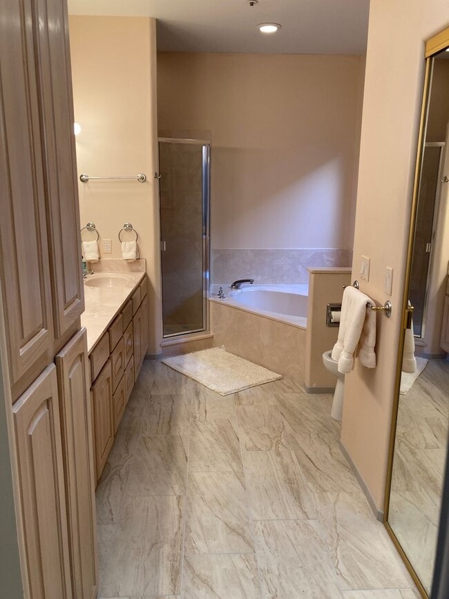 Building Photo - Gorgeous Furnished Arroyo Seco Townhouse with Fabulous Views!